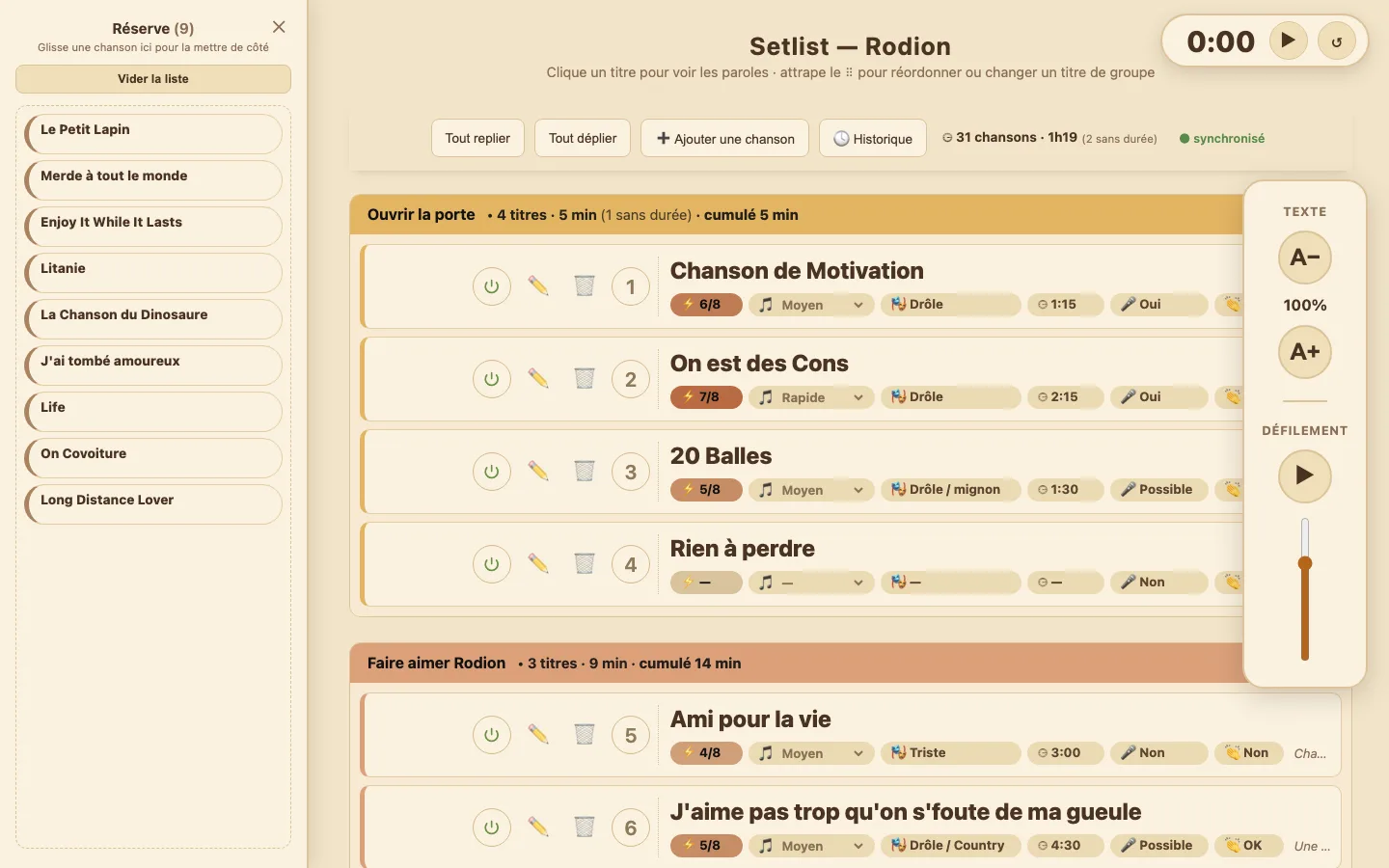 La setlist : les blocs et leurs durées, la réserve à gauche, le défilement à droite.